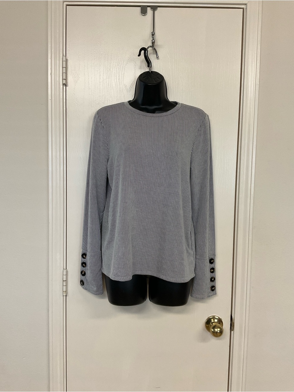 URBAN Romantics Light Gray Ribbed Long-Sleeve Top with Button Cuffs